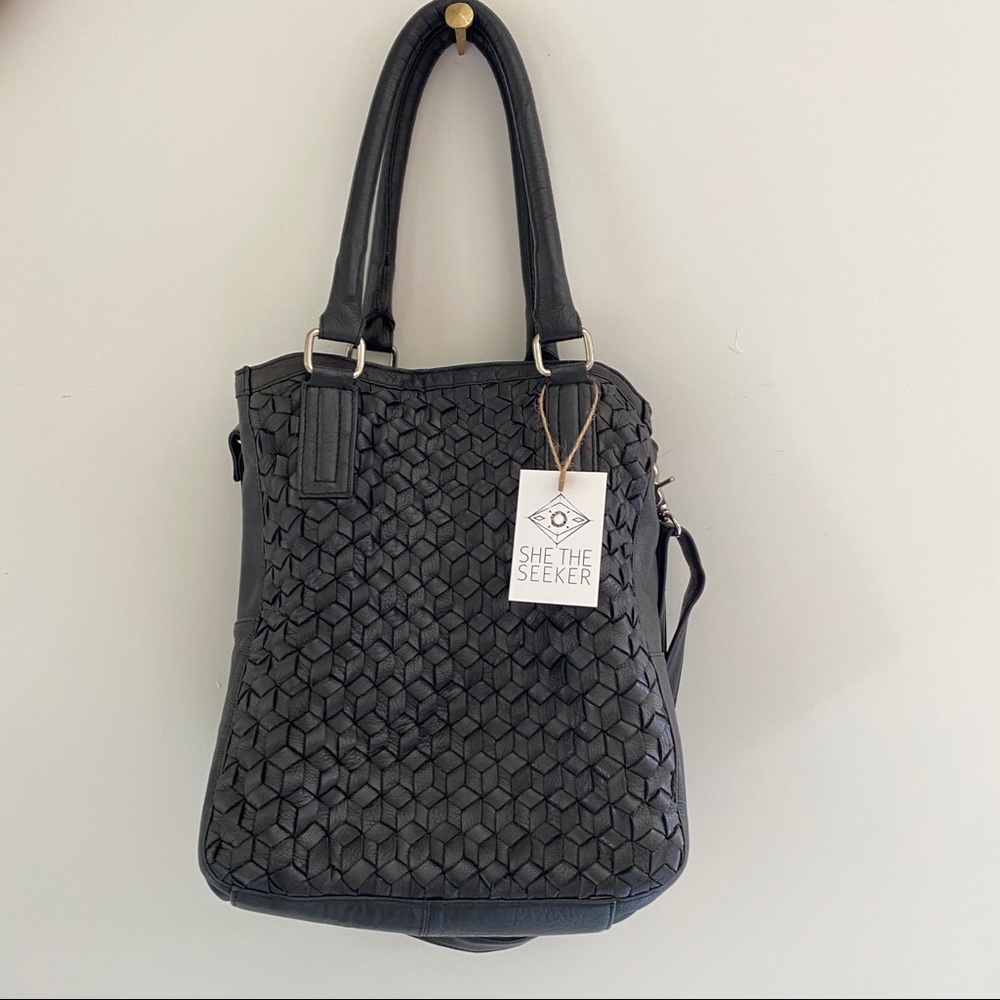 Final sale - Black leather Scandinavian handbag